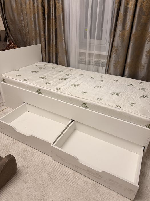 Продается кровать с матрасом!