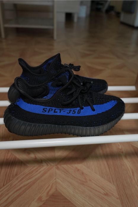 Кроссовки adidas  Yeezy 350 V2