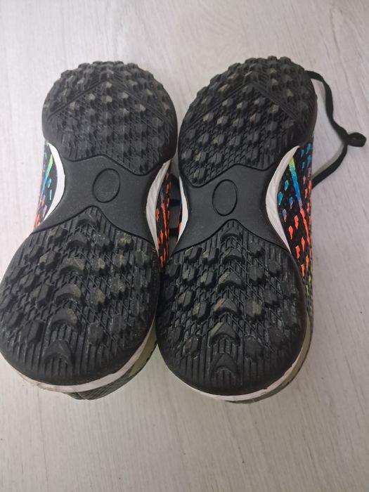 Продам бутсы футбольные