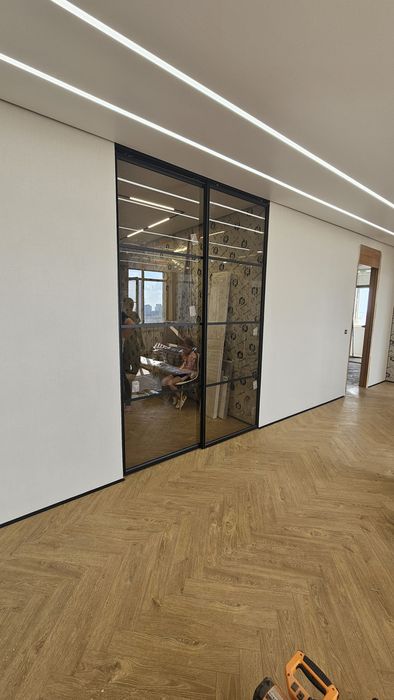 Стеклянные перегородки и душевые кабины