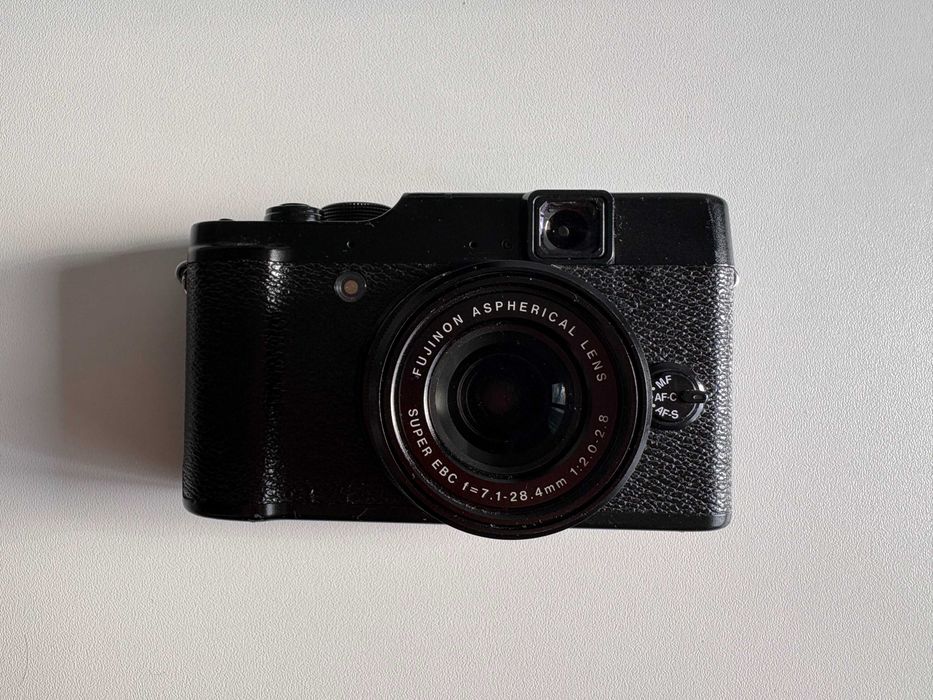 Фотоаппарат Fujifilm X10