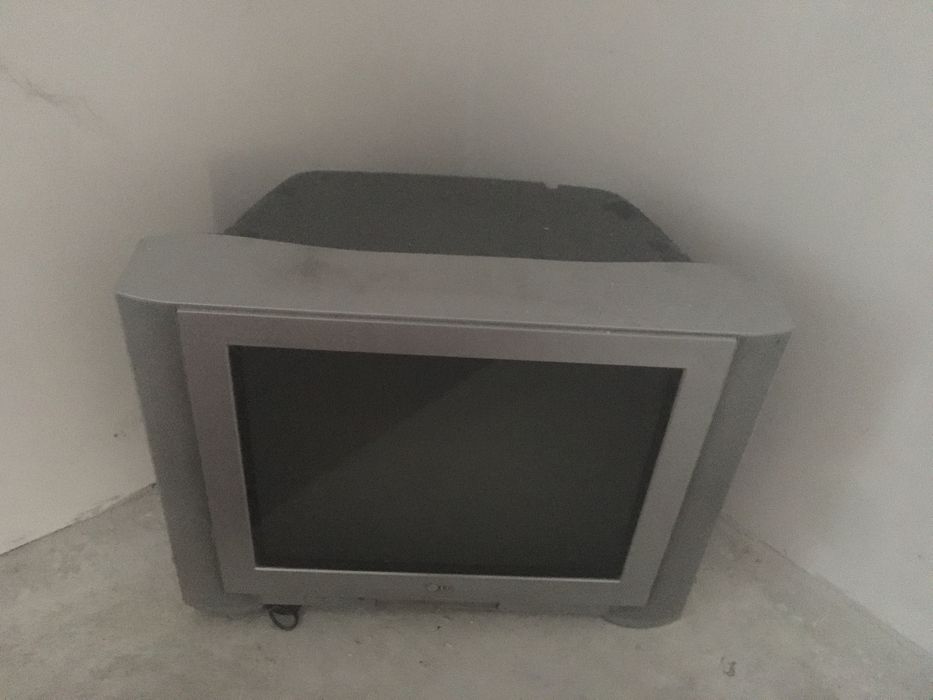 Телевизор LG в рабочем состоянии