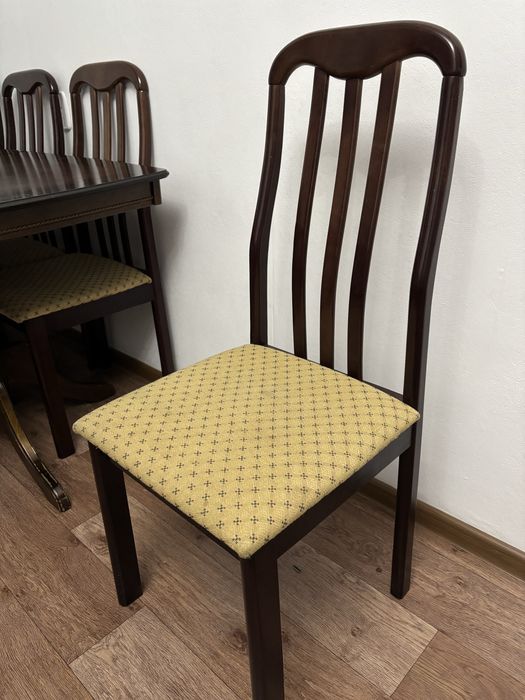 Продается стол со стульями