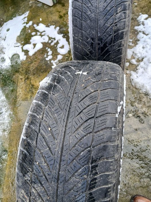 Vând 2 anvelope 255 50 19 marca Good Year RUN FLAT în stare excelentă