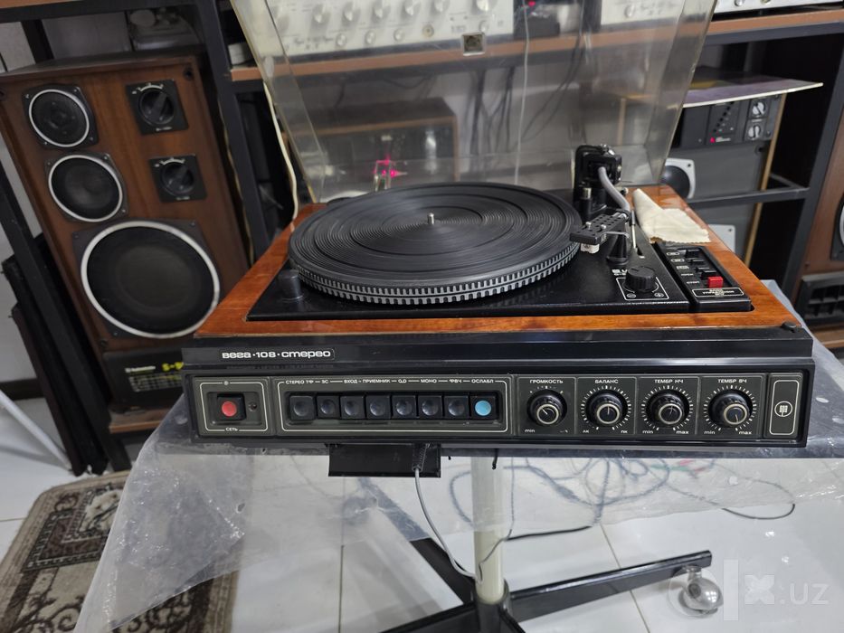 Продам проигрыватель пластинок "Вега-108"