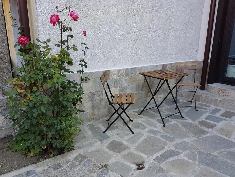 Дава се под наем Къща в Разлог - 180 кв.м за 229.5 € - Снимка #1