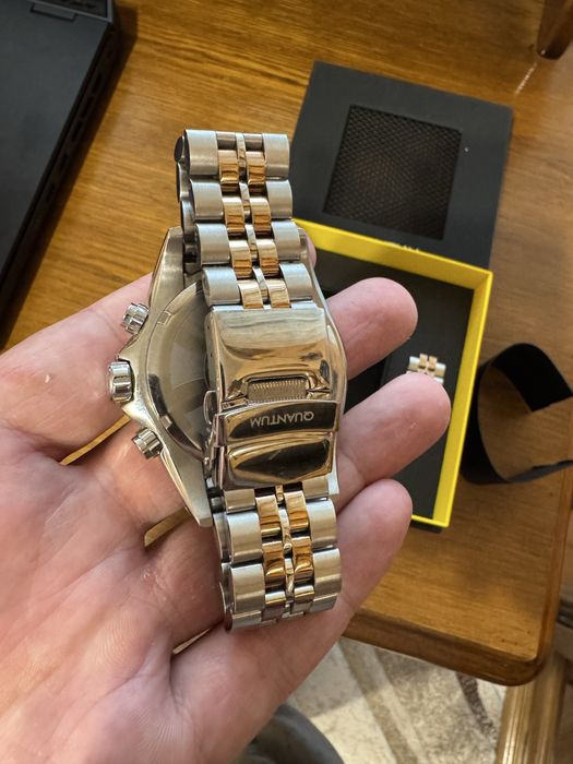 Продавам мъжки часовник Quantum