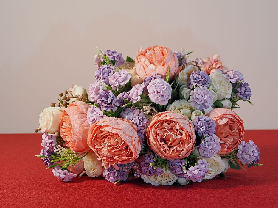 Сватбена украса от висококачествени изкуствени цветя