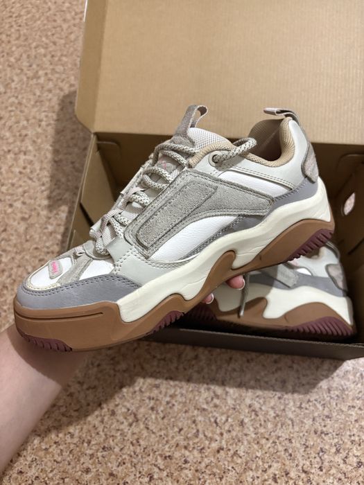 Продам кроссовки