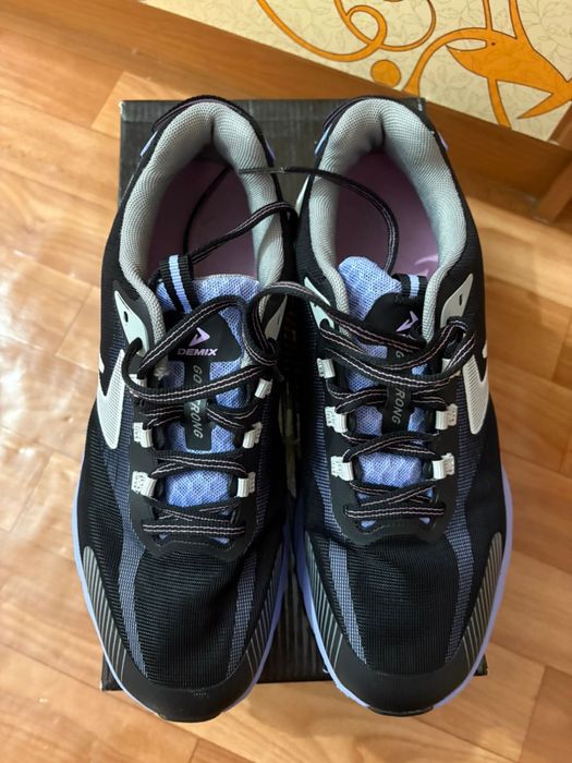 Кроссовки спортивные