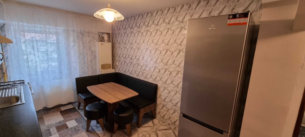 Inchiriez apartament 2 camere, bd-ul Traian, etaj 4, cu loc de parcare