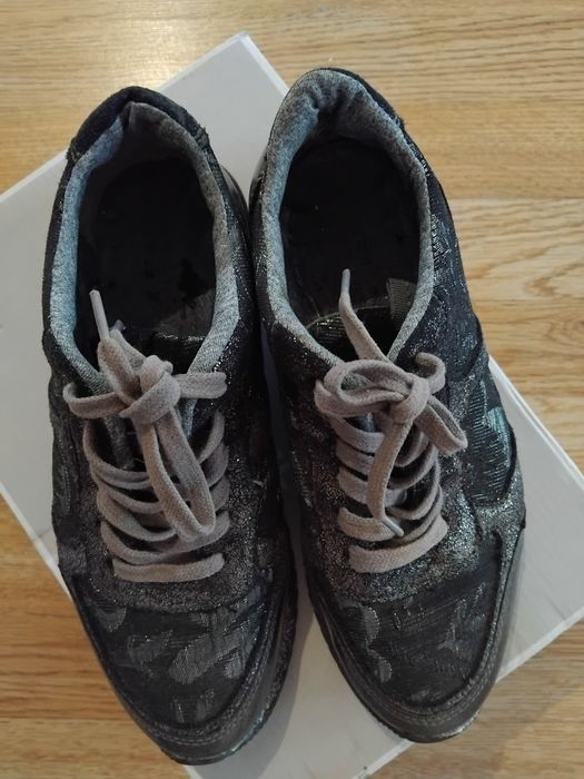 Кроссовки размер 36