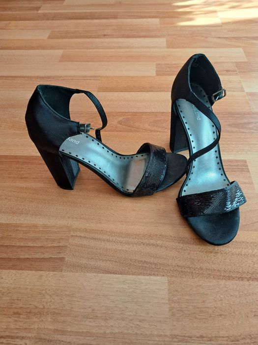 Vand fuste  sacouri si sandale dama