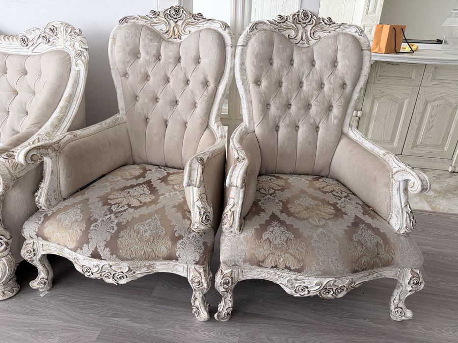 Классический комлект диван + 2 кресла