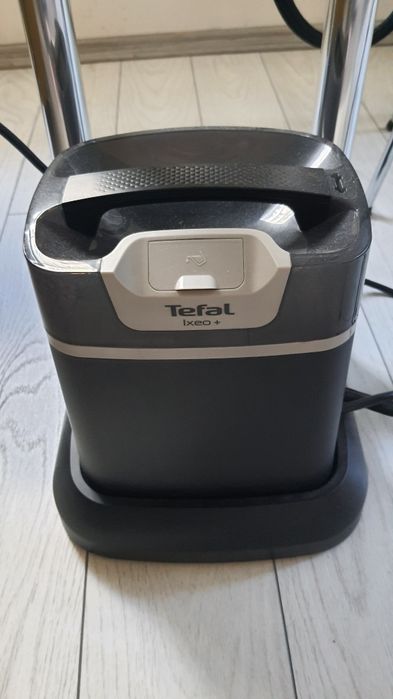Aparat de calcat vertical Tefal