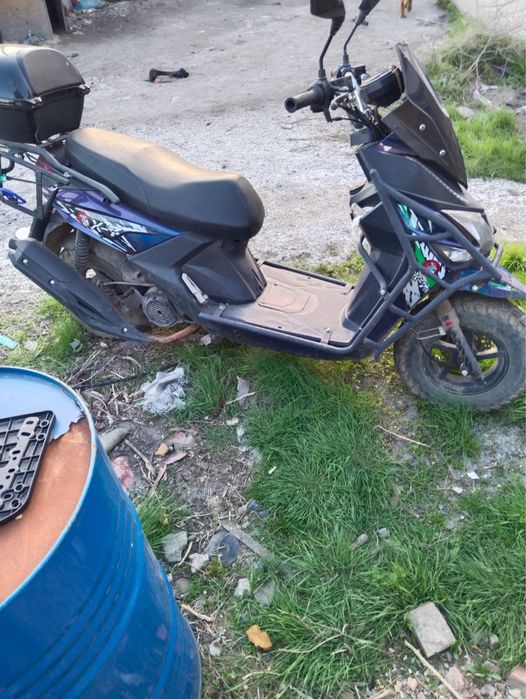 Срочно продам скутер.