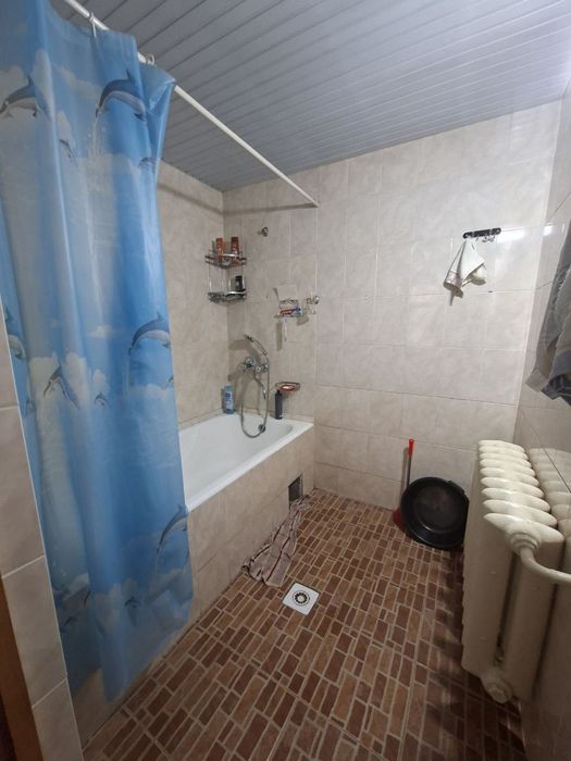 Уй сотилади Бектемир постига якин жойда.