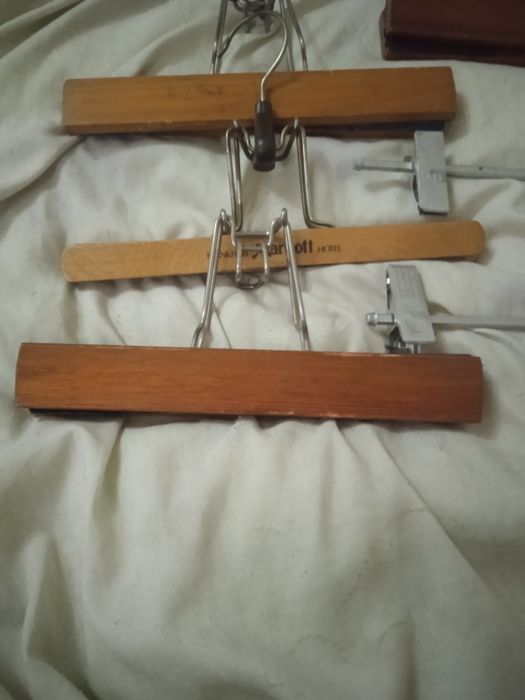 Вешалки для брюковр разные