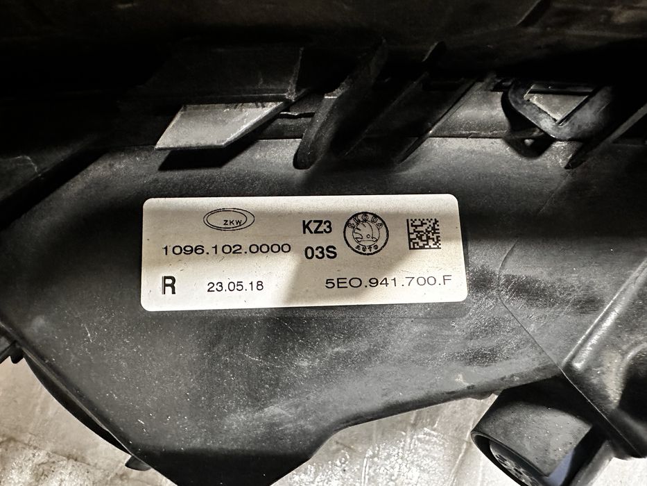 grilă .bară față skoda octavia 3 facelift..