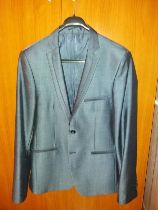 Продам мужской  костюм.