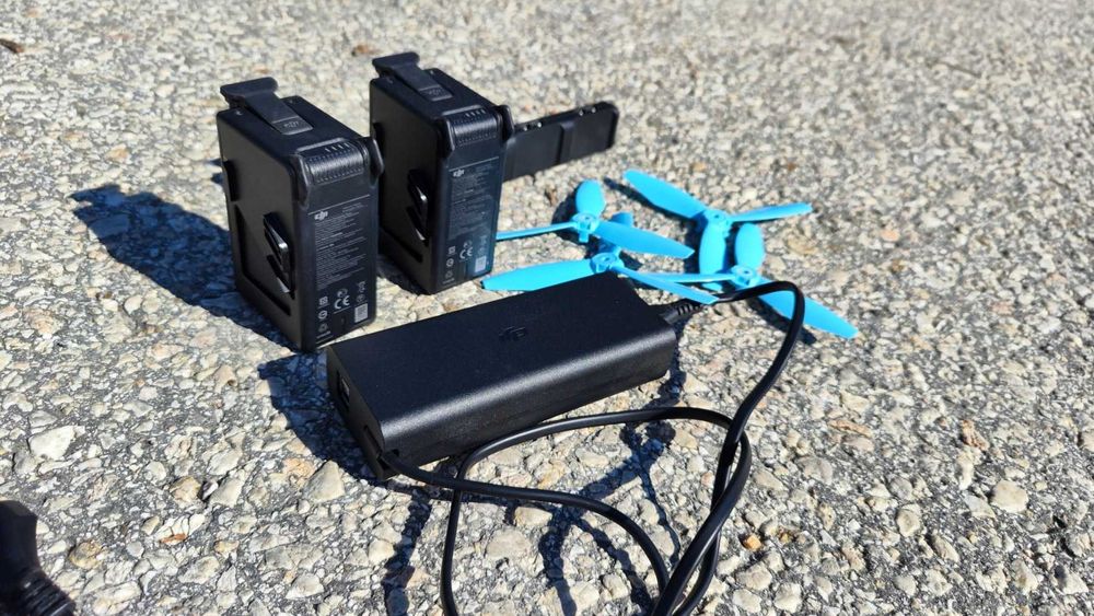 Зарядно и хъб за зареждане на 3 батерии за дрон DJI FPV