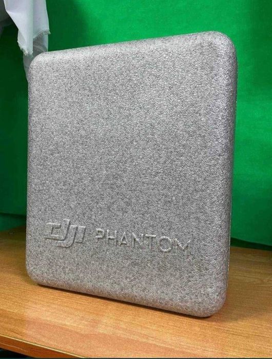 Продам квадрокоптер DJI phantom 4