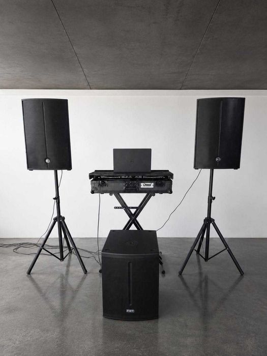 DJ услуги с модерна музика, озвучаване и уникална атмосфера
