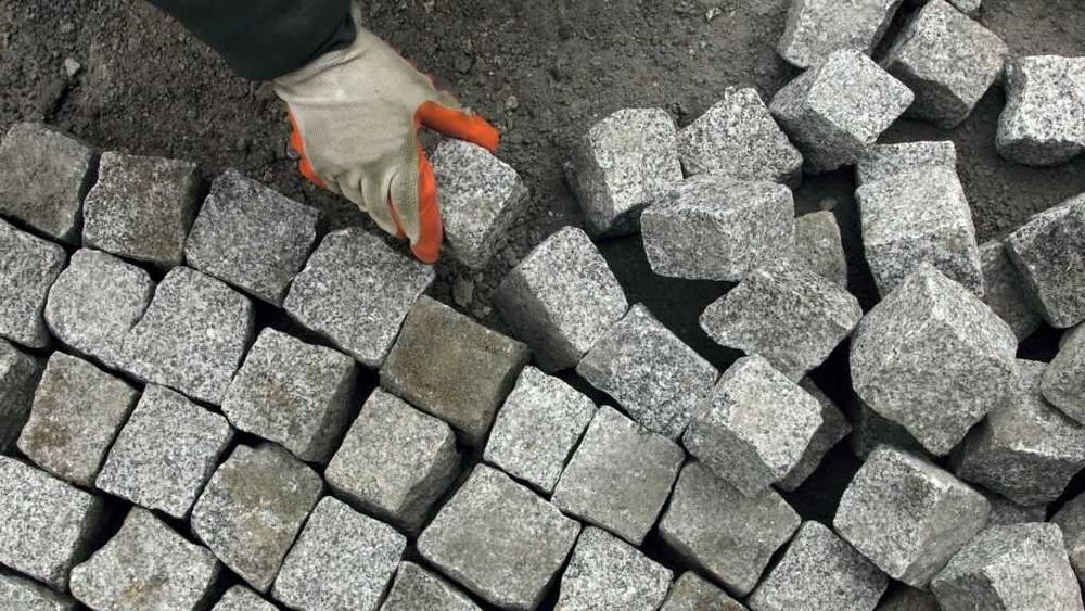 Piatră Cubică de Granit: Pachet cu Montaj și Livrare Inclusă