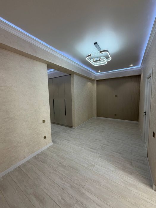 Юнусабад 11 квартал. Продается квартира 2/4/10