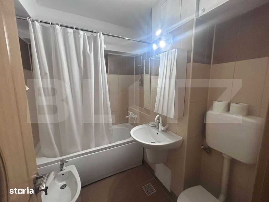 Apartament cu 3 camere, decomandat, centru-Universitate