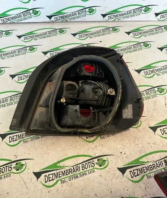 Lampa stop stanga pe aripa Renault Megane 2002 1.6 MT (107 hp)