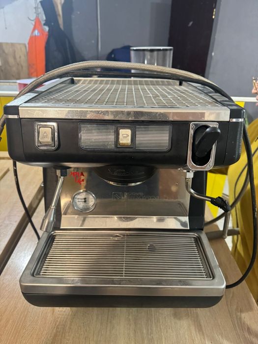 Simonelli кофемашина + кофемолка + питчеры и тд