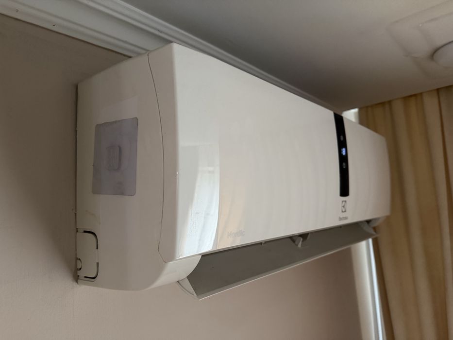 Кондиционер ElectroLux EACS 12