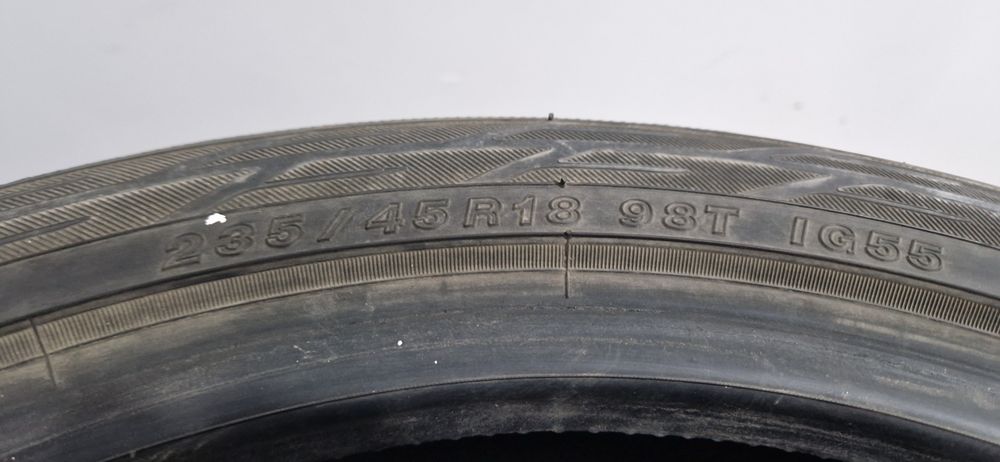 R 235/45/18      .