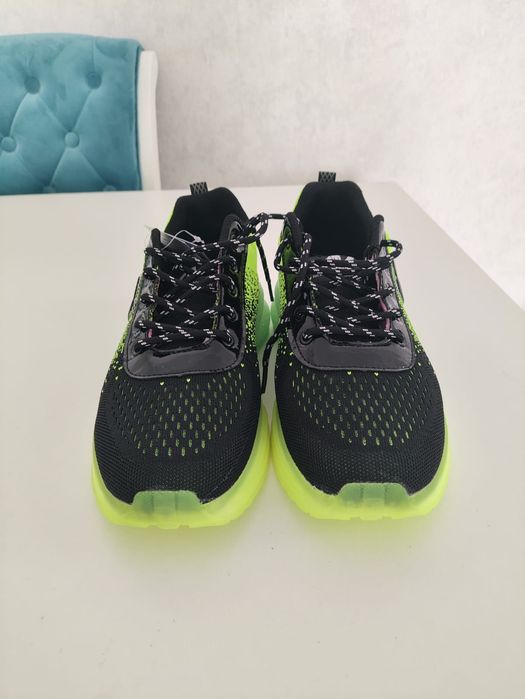 Кроссовки летние