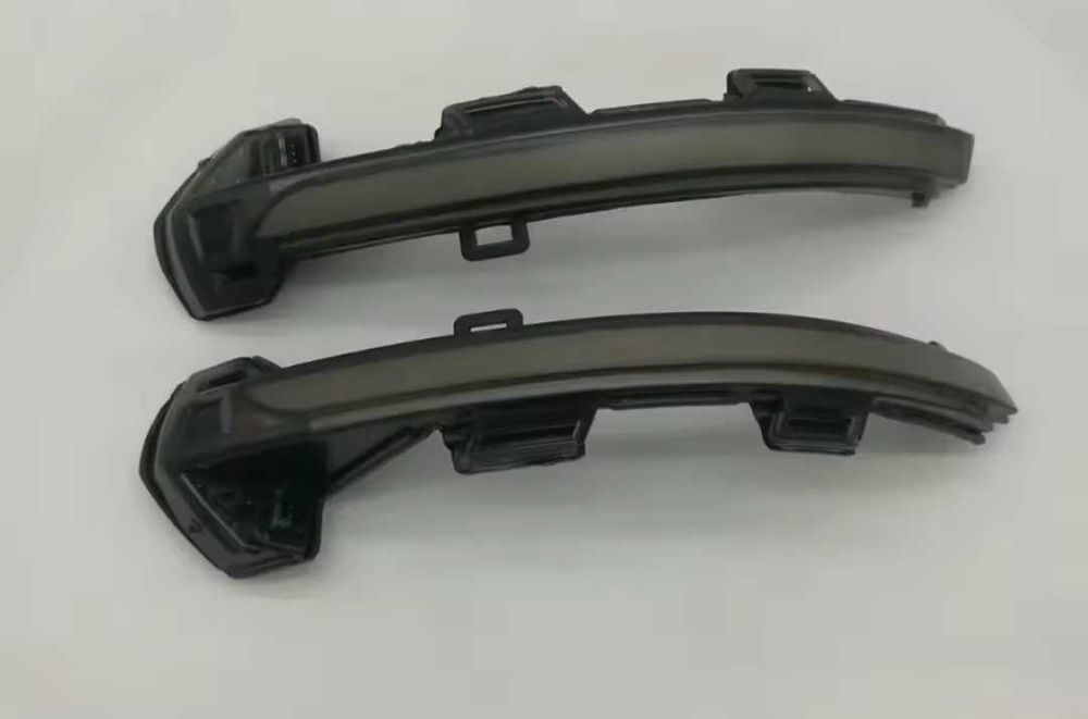 Динамични бягащи мигачи за огледалата за VW Golf Голф черни жълти