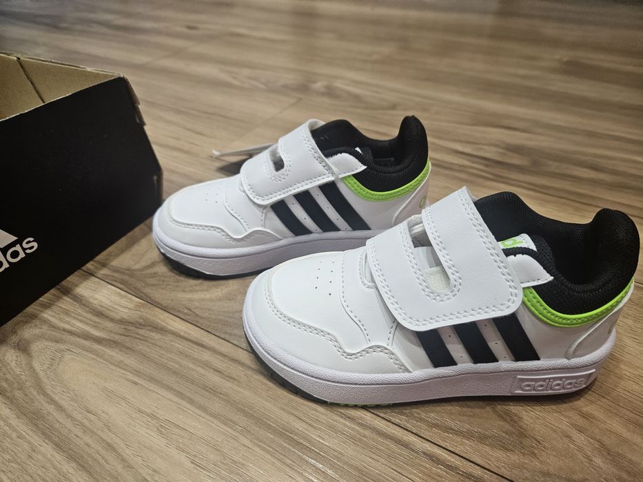 Pantofi sport adidas noi marimea 25,5