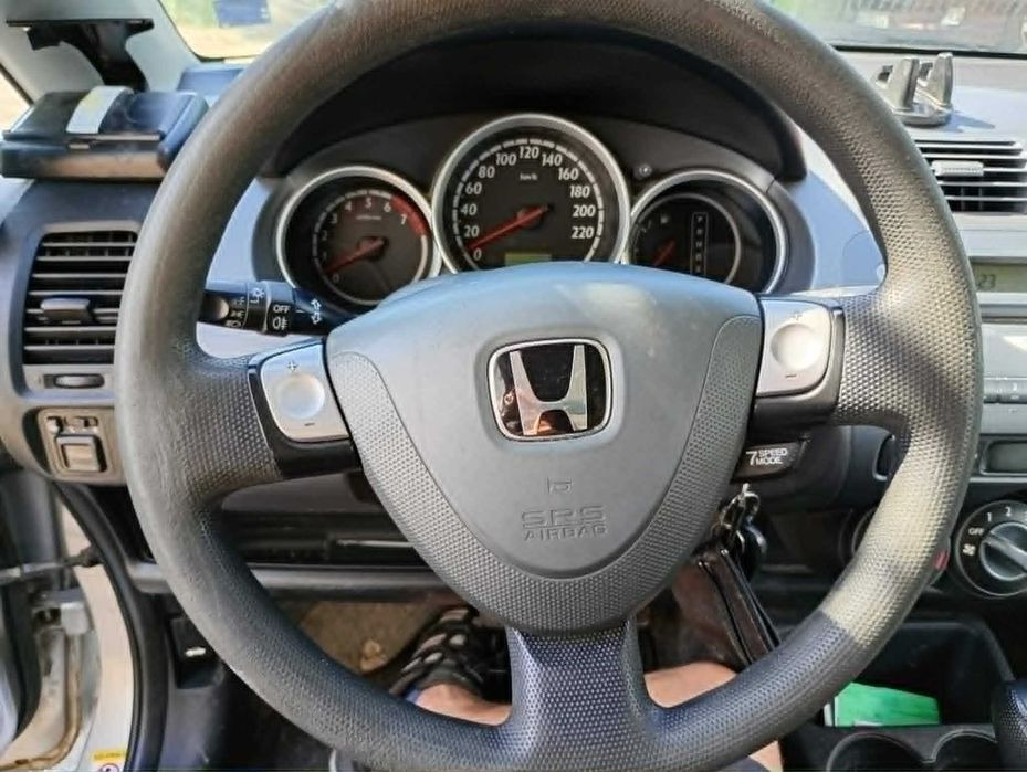 Honda Jazz; 2003 г; 261 000 км;Документално изрядна. Задължително прехвърляне! 2500 евро.