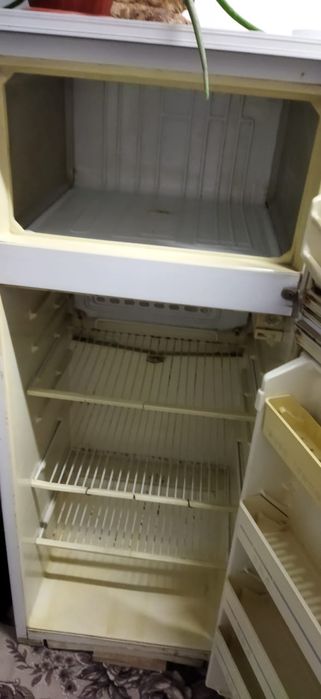 Продам Рабочий Холодильник