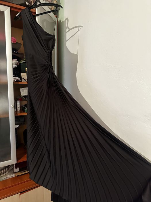 Эффектное вечернее платье в идеальном состоянии