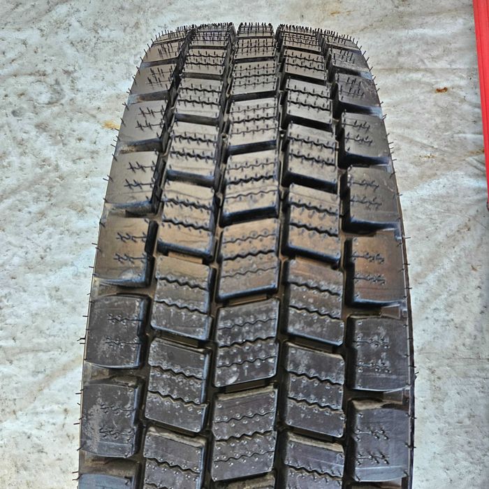 1 Нова гума 235/75R17.5 Michelin Remix XDE2 132/130M M+S France