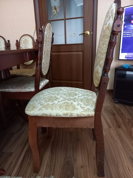 Продам стол и стулья