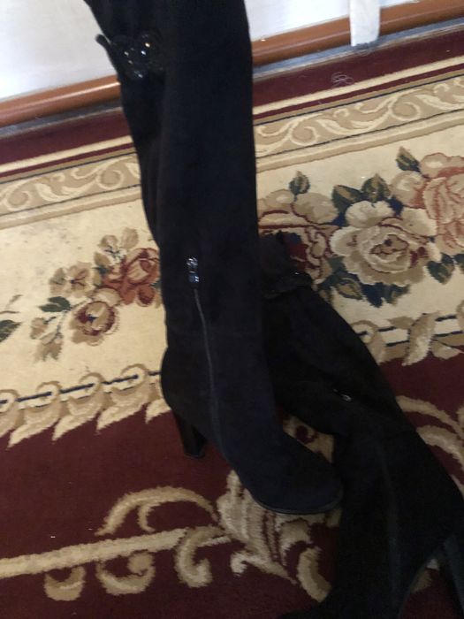 Сапоги всего за 120 тысяч покупала за 100$ одевала пару раз натуральна