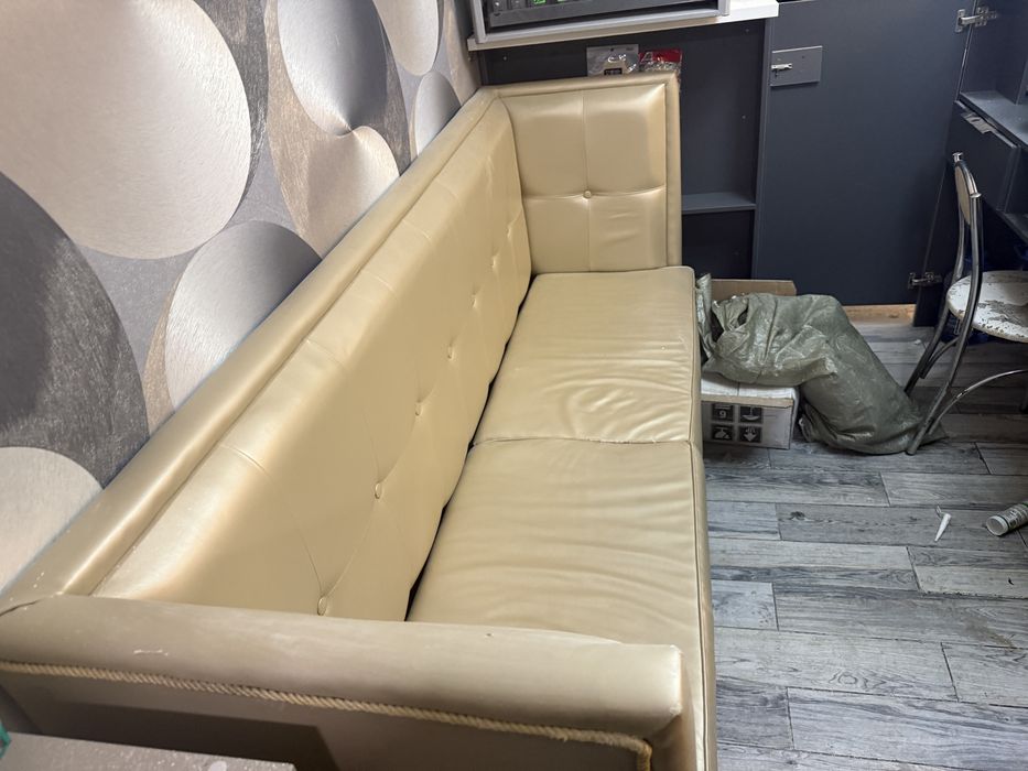 Продам диван и пуфик в хорошем состояние