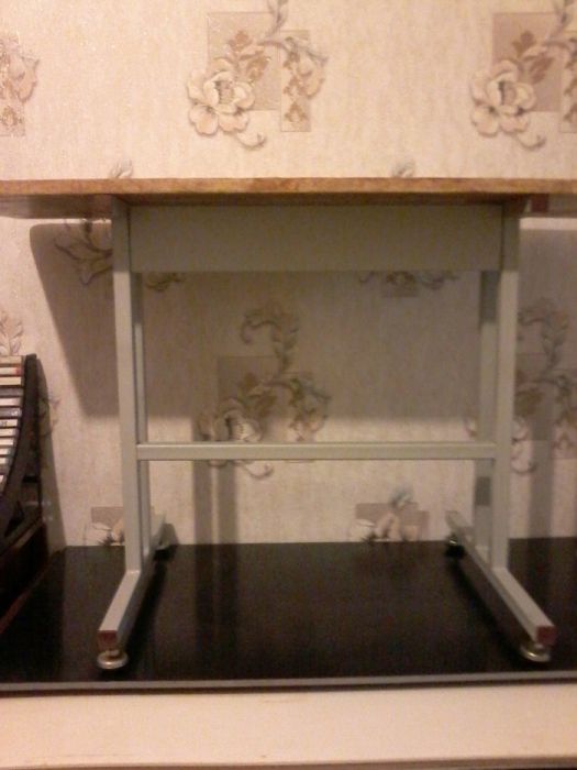 Продам железный столик разборный