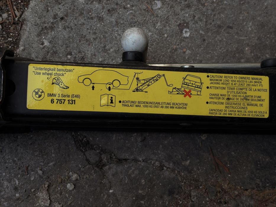 Оригинален крик BMW (БМВ) E46/E60/E61 + балонен ключ 17 Heyco