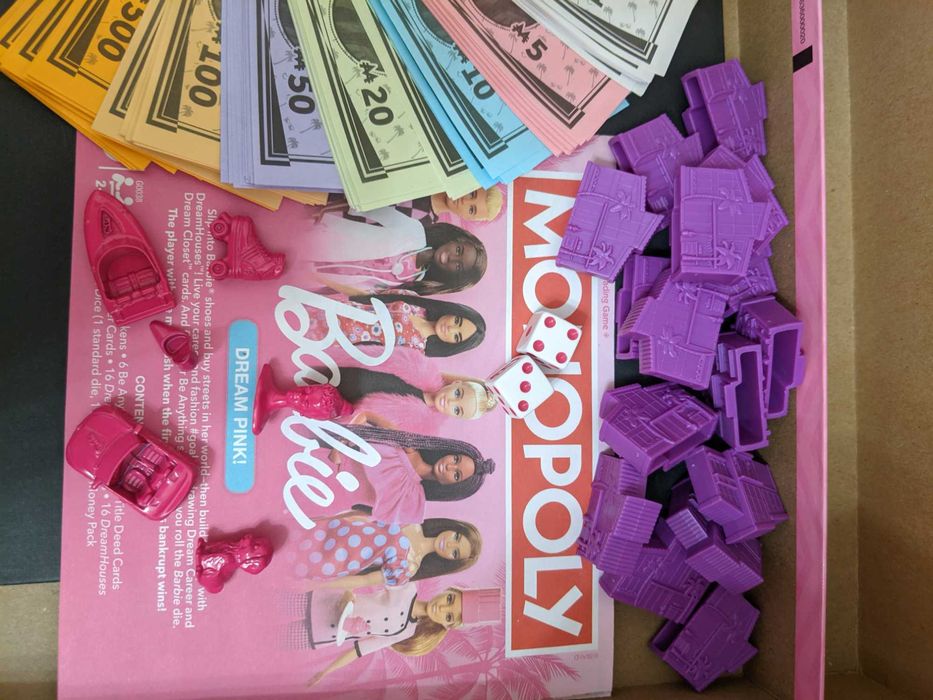 Монополия игра от Барби