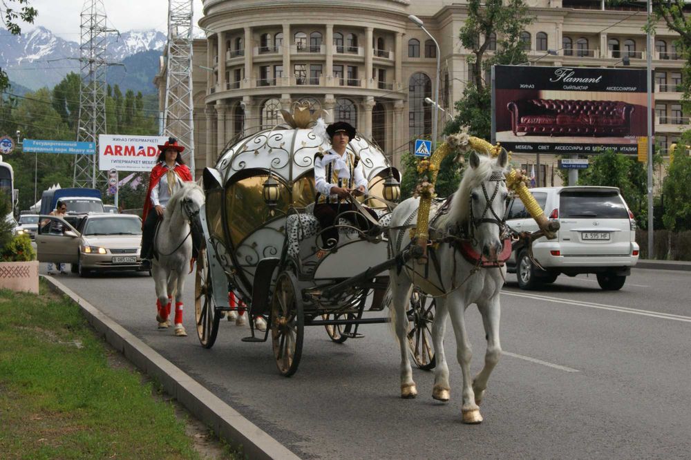 карета, конь, трон