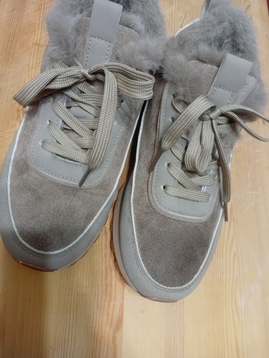 Продам зимние кроссовки