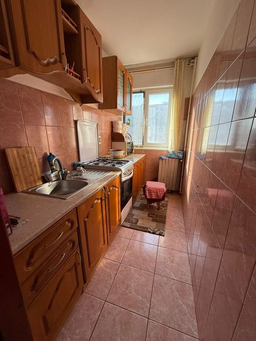 Vand apartament doua camere